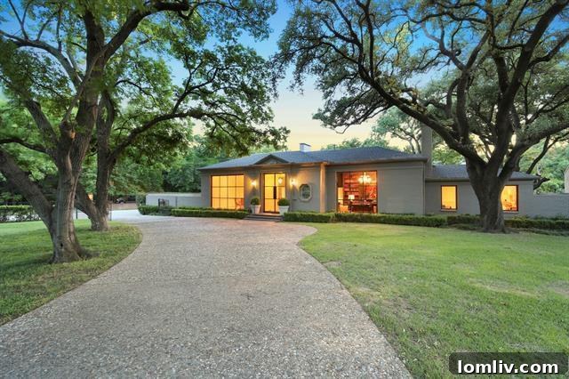 Luxury contemporary home entrance in Devonshire Dallas