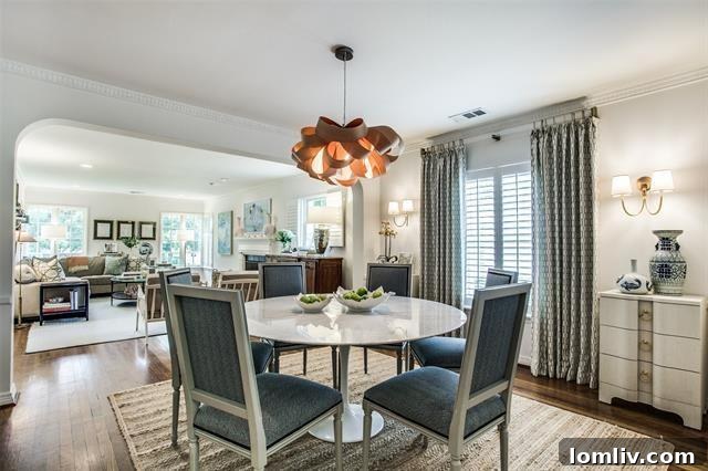 Elegant Dining Area with Hardwood Floors and Crown Molding