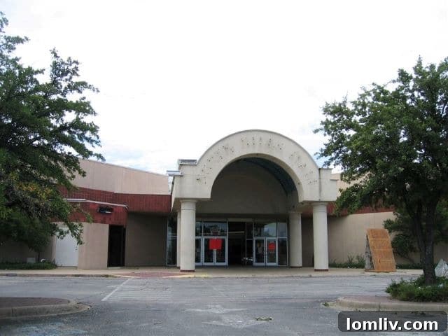 Interior view of North Hills Mall