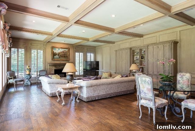 Spacious Dining Room Ideal for Entertaining in this Dallas Luxury Home