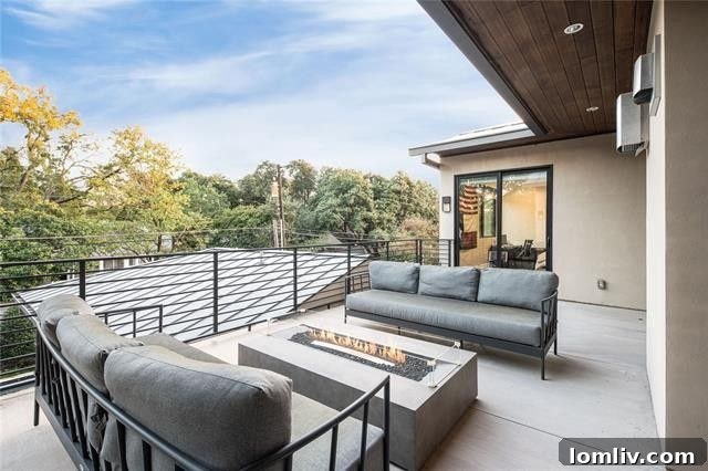 Midcentury Modern Style Meets Urban Convenience 12 Mockingbird Park Luxury Home - Bathroom