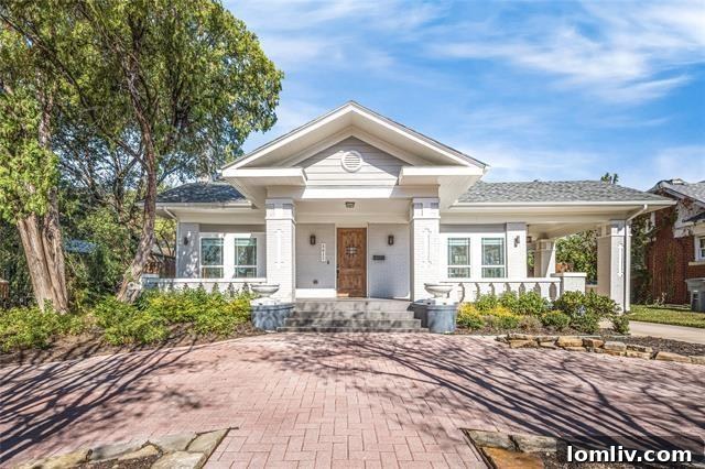 Charming updated Craftsman home exterior with manicured lawn on Richmond Avenue