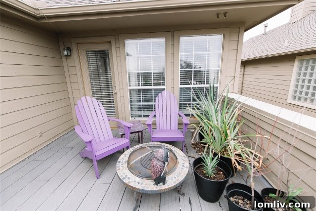 Fort Worth Townhome: Your Ticket to Panther Island Pavilion 4 Outdoor rooftop deck of a townhome with views, perfect for listening to concerts at Panther Island Pavilion