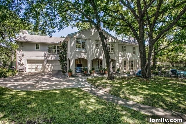 Expansive patio and garden area perfect for outdoor living and gatherings