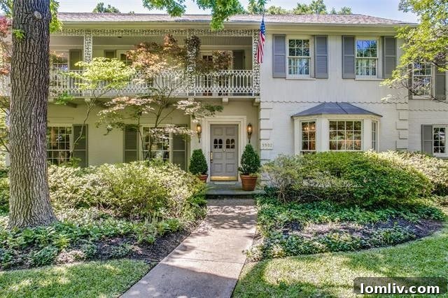 Classic American home reminiscent of the 'Father of the Bride' movie house style