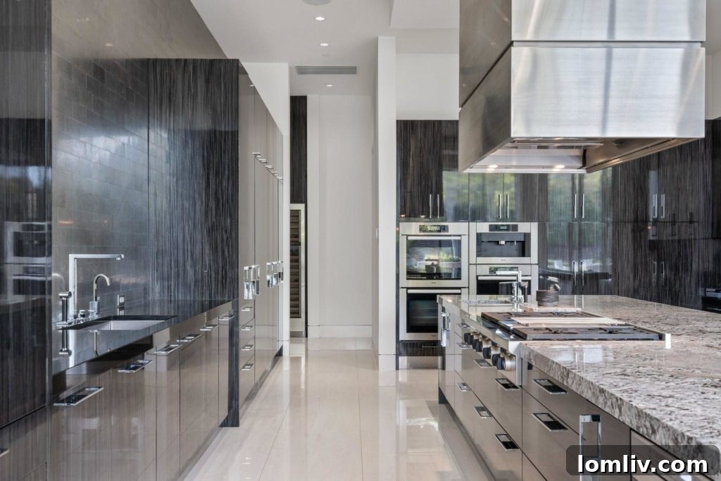 The impressive grand entrance of 10106 Inwood Road