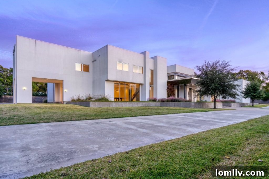 Panoramic view of 10106 Inwood Road estate