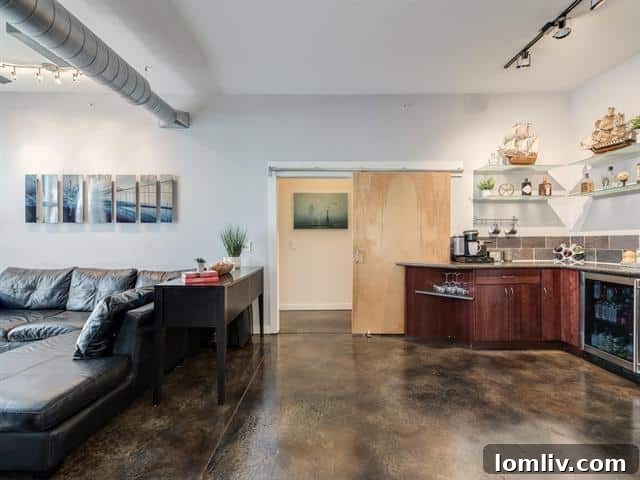 Landmark Loft: Urban Living, Unbeatable Value 5 Modern Kitchen Fort Worth Loft