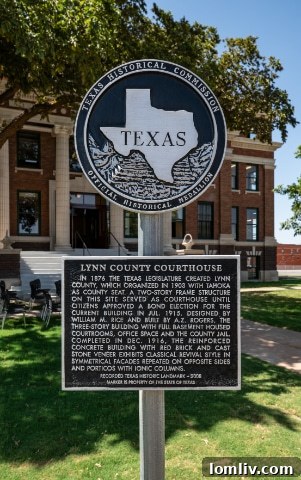 Historic marker for the Lynn County Courthouse, highlighting its architectural and historical importance