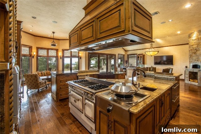 Luxurious kitchen island at Bluestem Ranch