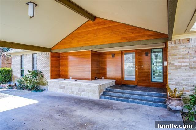 Lyre Lane Porte Cochere