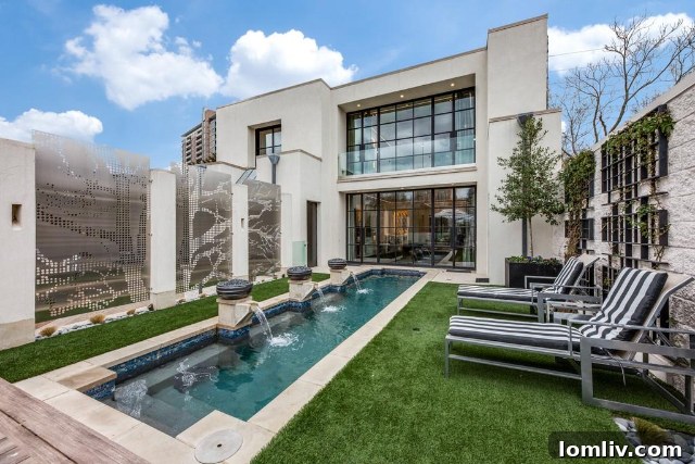 Turtle Creek's Modern Masterpiece 20 Modern Residence with Extensive Glass Windows and Sculptural Elements