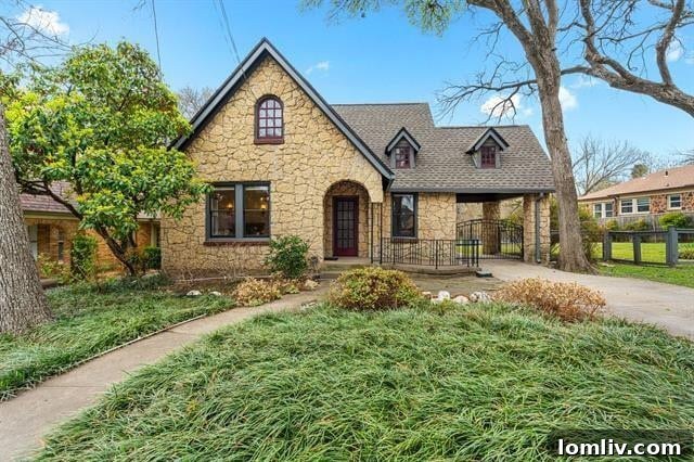 Charming exterior view of a home at 1402 Seevers Avenue in Beckley Club Estates, Dallas
