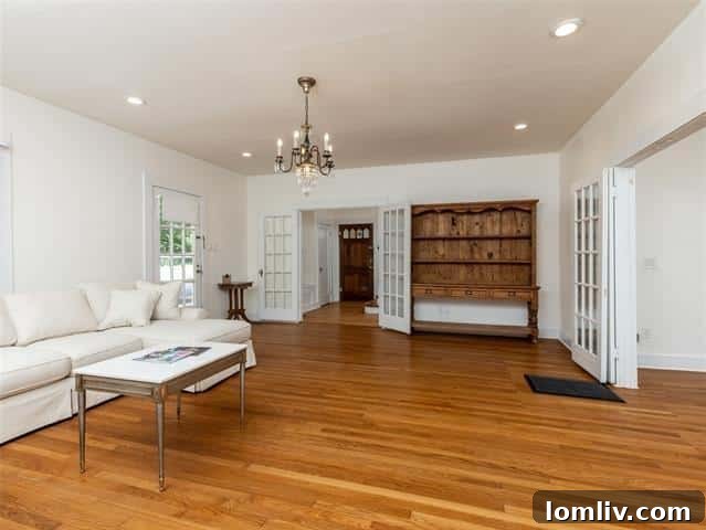 Grand entrance of 4901 Meadowbrook Drive