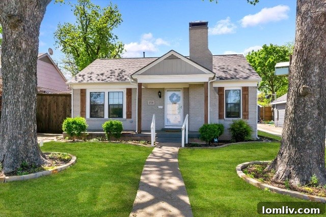 Charming cottage exterior in Kessler Plaza, Dallas