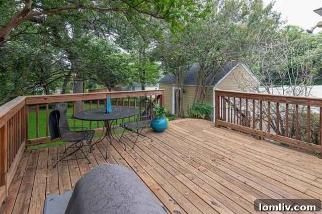 Serene back garden and newly constructed deck, offering an ideal outdoor retreat and entertaining space in Fort Worth's Oakhurst neighborhood