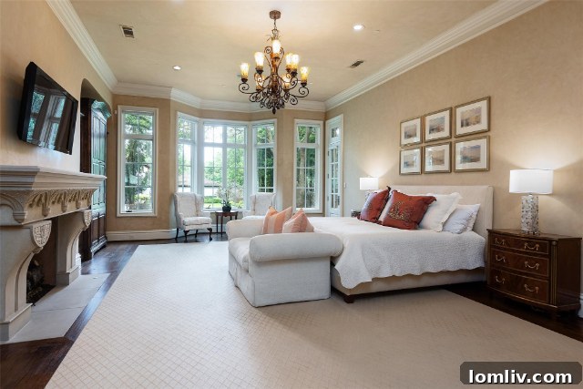 Expansive Formal Dining Room Dallas