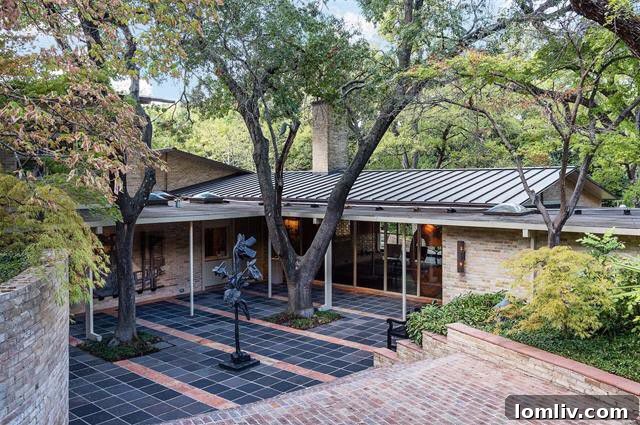 Exterior view of the O'Neil Ford designed Midcentury Modern home at 5455 Northbrook Drive