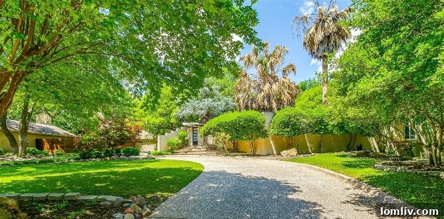 Private California Contemporary Home in Ridglea Hills