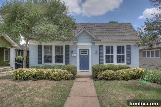 Exceptional Value Awaits in Arlington Heights 2-Bedroom Homes 6 Exterior of a charming two-bedroom home at 1809 Virginia Place, Fort Worth.