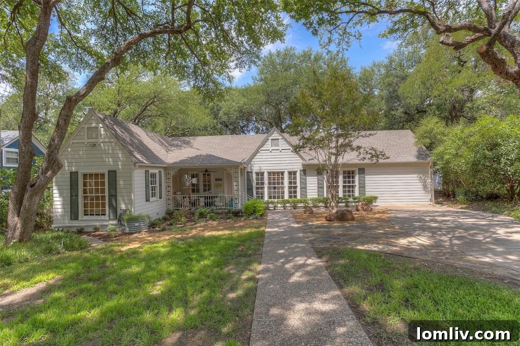 Adorable Oakhurst Cottage in Fort Worth, Texas with updated features