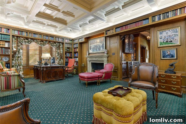 4201 Armstrong Parkway - Grand Staircase in a Dallas Mansion