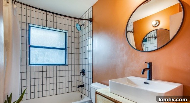 1828 Naylor Street - Modern Bathroom