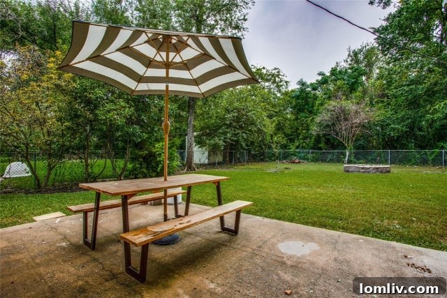 1828 Naylor Street - Backyard Greenery
