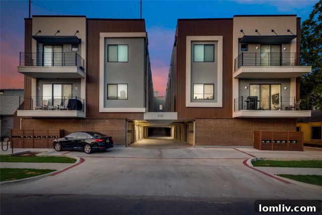 Architectural Excellence and Prime Location: A Modern Townhome in Dallas' East Village