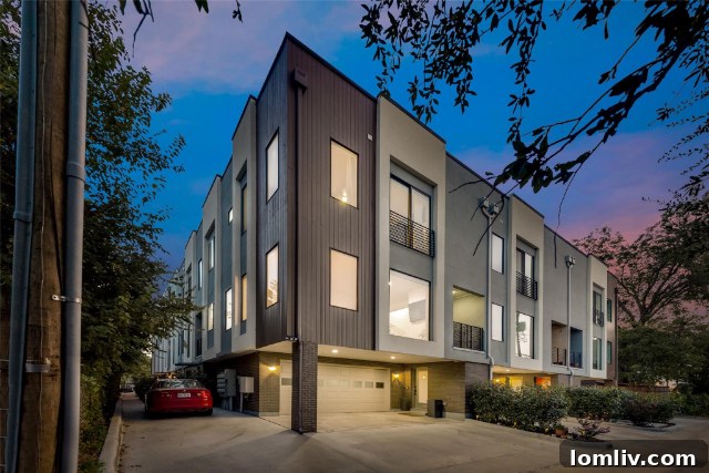 Unmatched Privacy and Parking: A Corner Unit Gem in Dallas