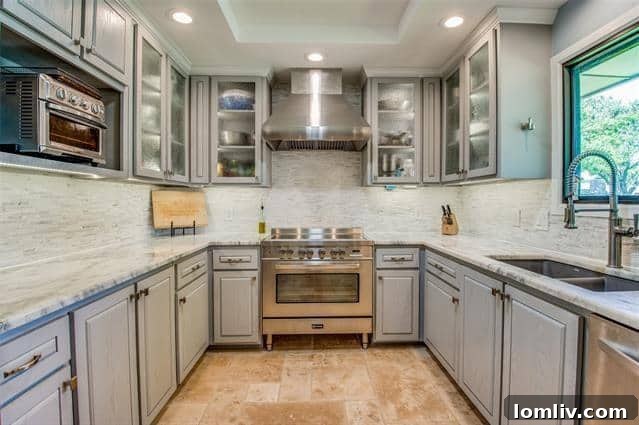Spacious Dining Area and Breakfast Nook in Plano Home