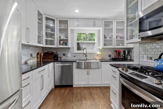 Community Amenities and Local Attractions Near Elmwood