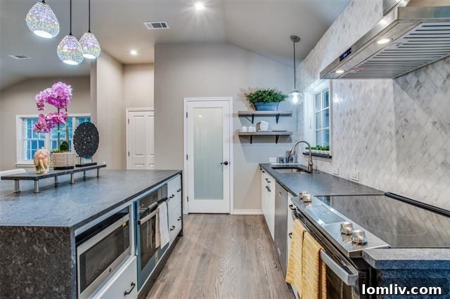 Northaven Park Home: Reimagined and Radiant 5 Modern Kitchen Design Dallas
