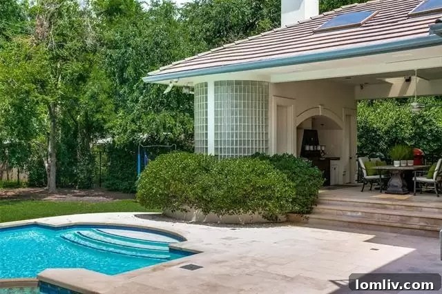 Emmitt Smith gated entrance to luxury home