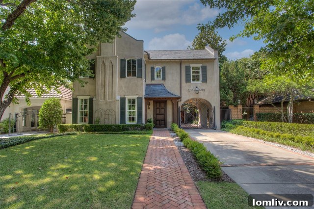 Compact Elegance: A Lafayette Home 2 Stunning home on Lafayette Avenue in River Crest, built by V Fine Homes in 2006