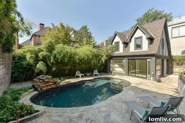 3518-Springbrook - Lush Backyard Landscaping