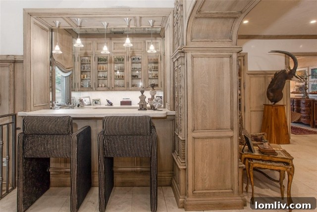 Elegant Bar Area in Fort Worth Luxury Home