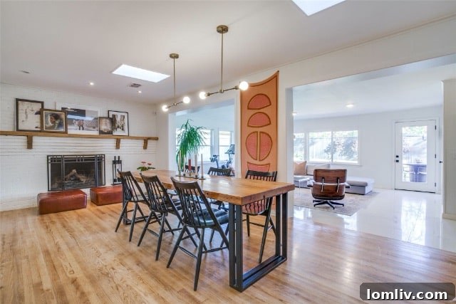 Open concept living area in Kiestwood ranch home with large windows and bright ambiance