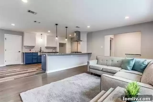 Bright dining area adjacent to the kitchen, perfect for entertaining.