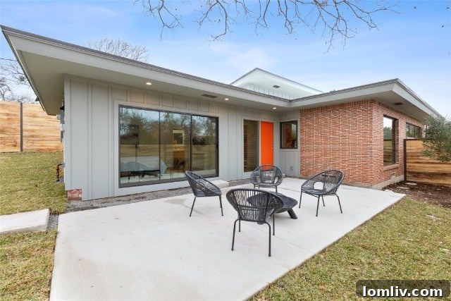 1702 Elmwood Boulevard Exterior