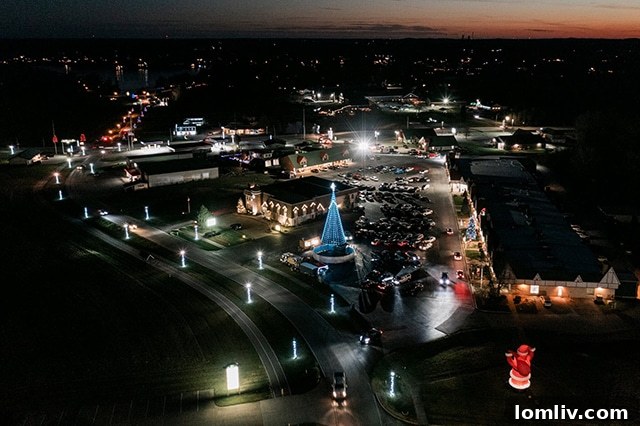 Noel Sevginizi Santa Claus Indiana'da Doruklara Taşıyın 2 Discover the enchanting real estate market in Santa Claus, Indiana – where Christmas never ends.