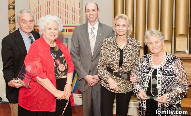 Preservation Dallas leaders, including Virginia Savage McAlester and Harryette Ehrhardt, receiving the Dorothy Savage Award in 2015.