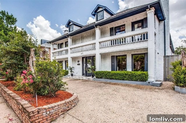 Spacious Living Area at 3507 McFarlin Blvd, Perfect for Gatherings