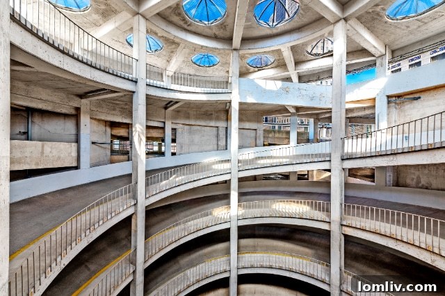 Downtown and Deep Ellum: Mapping Dallas's Historic Soul 3 DalPark Garage, an example of mid-century architecture in Dallas.