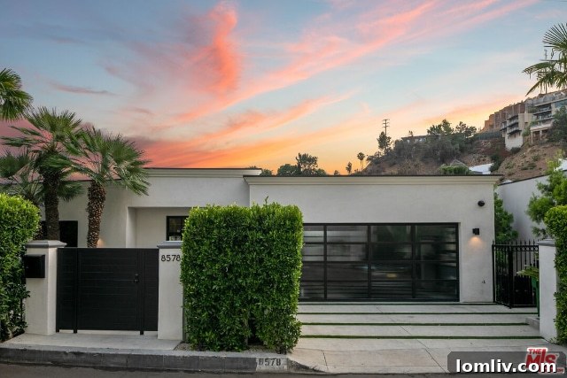 Jeff Lewis's Hollywood Hills Home - Entrance View