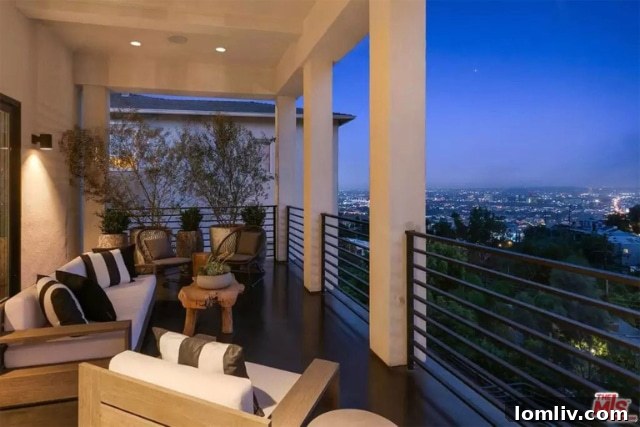Jeff Lewis's Hollywood Hills Home - Living Area