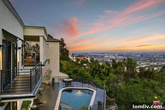 Jeff Lewis's Hollywood Hills Home - Pool Area