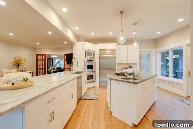 Spacious outdoor patio area, perfect for lavish entertaining and enjoying the delightful Dallas weather year-round.