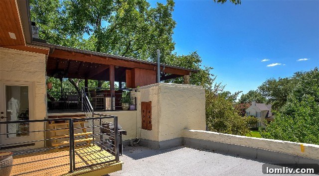 Westcliff Home: A Testament to Durability 10 Front-1