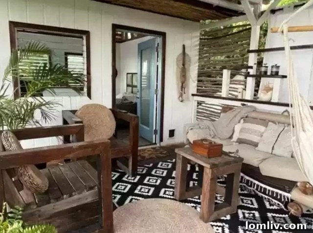 Hawaii Home Exterior: Minimalist and Integrated with Nature